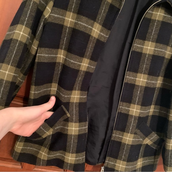🧥 Zip up Plaid Jacket with Collar and Pockets - Picture 3 of 4